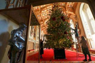 Família real mostra decoração de Natal com árvore de 6 metros e itens em ouro