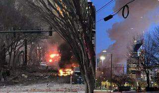 Na manhã de natal , uma forte explosão sacudiu o centro de Nashville, Tennessee.
