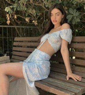 Modelo israelense de 19 anos é eleita a mulher mais bonita do mundo.