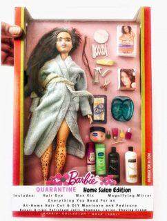 Mulher cria “Barbie da Quarentena”