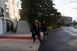 Melania Trump usa preto ao despedir-se da Casa Branca