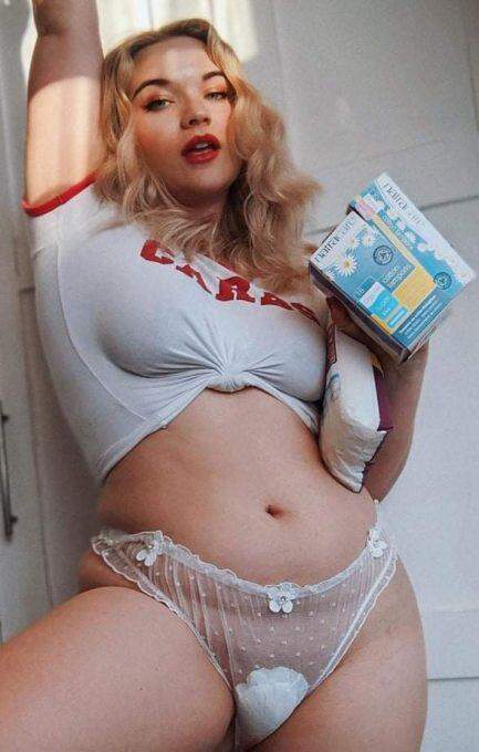 Modelo posta foto para campanha de absorventes e provoca polêmica nos EUA