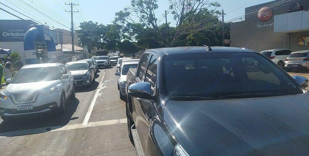 Acidente em ‘efeito dominó’ com quatro carros interdita parte da Joaquim Murtinho