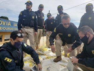 Carga milionária de cocaína é apreendida em caminhão de trigo pela PRF