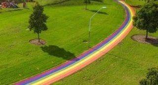 Estrada arco-íris na Austrália celebra legalização do casamento LGBTQ+