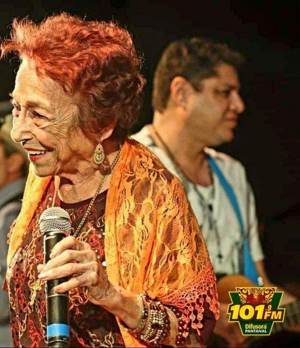 Delinha, a Dama do Rasqueado, estreia programa na Rádio Difusora Pantanal ao lado do filho