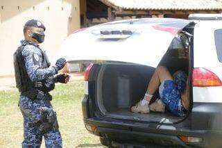 VÍDEO: Rave em chácara com 500 pessoas é alvo de batida policial em Campo Grande
