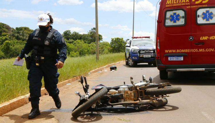 Após  ser reanimado pelo Samu, motociclista que bateu em poste morre na ambulância