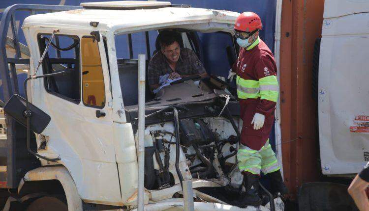 Motorista de caminhão com explosivo tentava entrar em posto quando ocorreu acidente