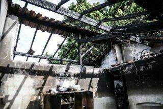 Uma semana depois, moradora salva por vendedor durante incêndio em casa deixa o CTI
