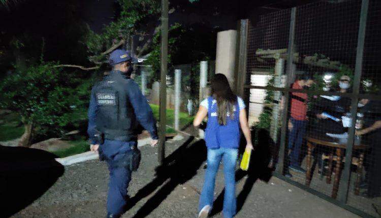 Duas pessoas são levadas para a delegacia e festa é encerrada pela guarda na Vila Marli