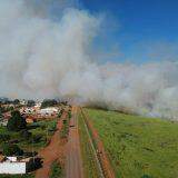 VÍDEO: Fumaça próximo ao aeroporto já atrapalha visibilidade e invade casas no Nova Campo Grande