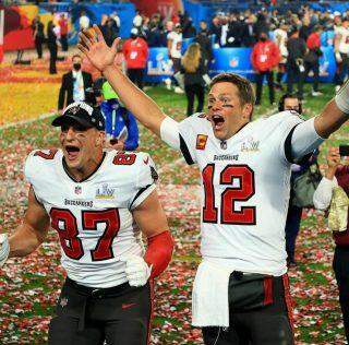 Tampa Bay Buccaneers vencem Super Bowl e Tom Brady faz história