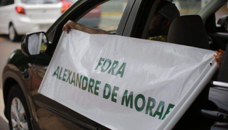 Manifestantes fazem carreata contra 'lockdown' de Reinaldo e em apoio a Bolsonaro na Afonso Pena