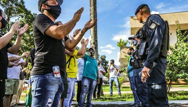 Polícia cerca governadoria em protesto de empresários contra Reinaldo