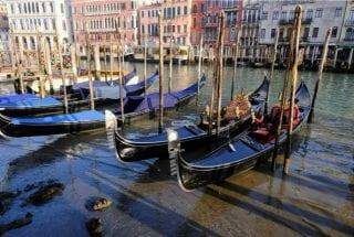 Maré baixa e falta de chuvas secam canais em Veneza