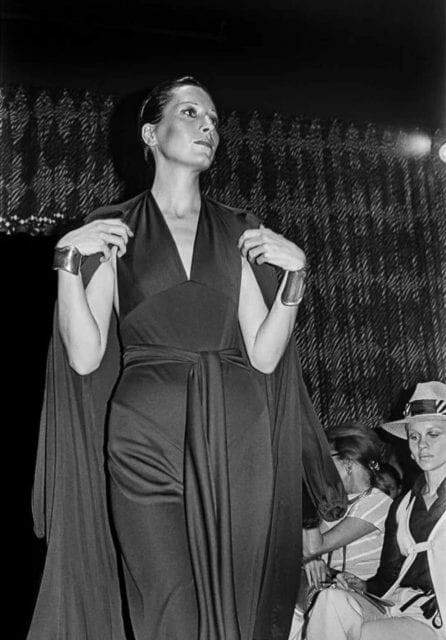 A designer de joias e ex-modelo Elsa Peretti morre aos 80 anos