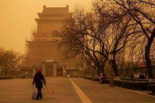 China: tempestade de areia e poluição