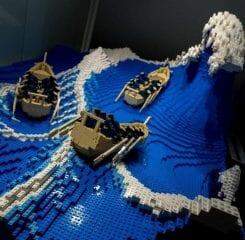 Artista recria “A Grande Onda de Kanagawa” com 50 mil peças de Lego