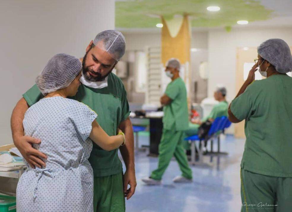 medico e paciente no hospital - No Dia do Obstetra, médicos comemoram aumento de nascimentos durante pandemia