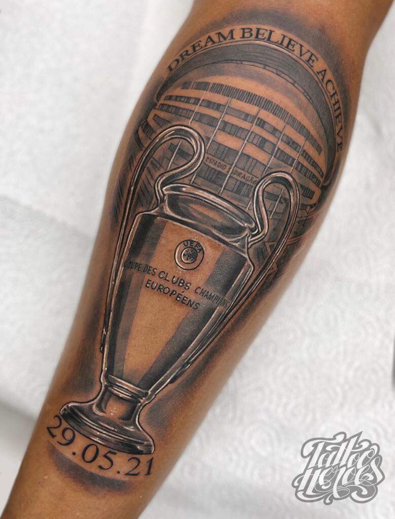 publi02 2 - Tatuador Bruno Wayhs Neto tatuou a taça da Liga dos Campeões em Reece James, jogador do Chelsea.