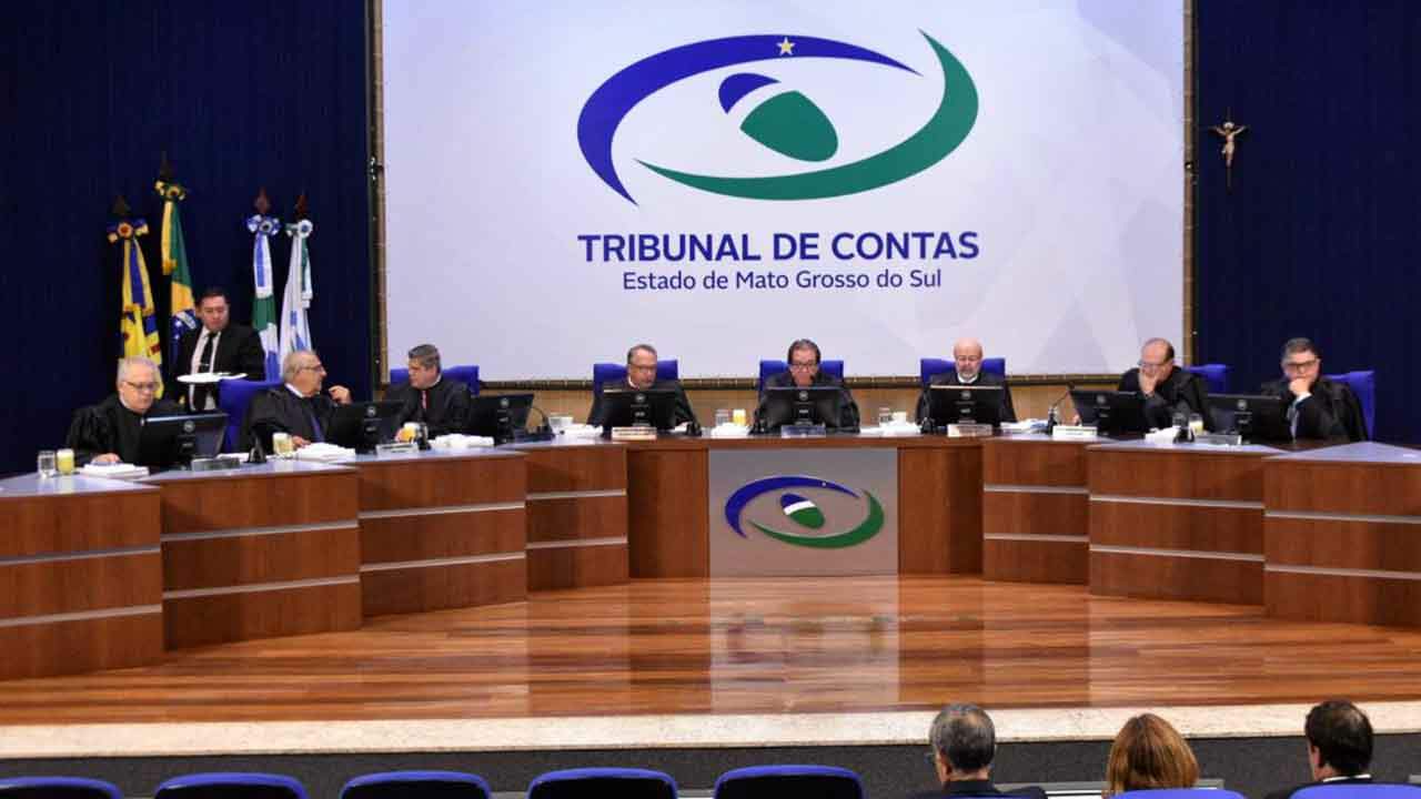 Plenário do TCE-MS; conselheiros têm mesmas prerrogativas e direitos dos desembargadores do TJMS