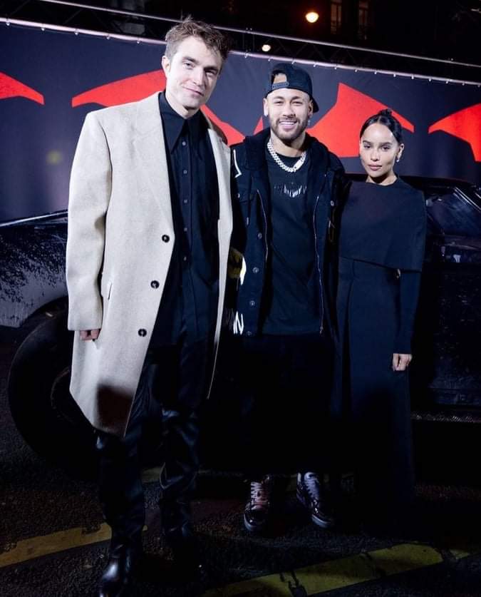 whatsapp image 2022 02 24 at 09.03.52 - Neymar posa com Robert Pattinson e Zoë Kravitz na estreia de 'Batman', na França
