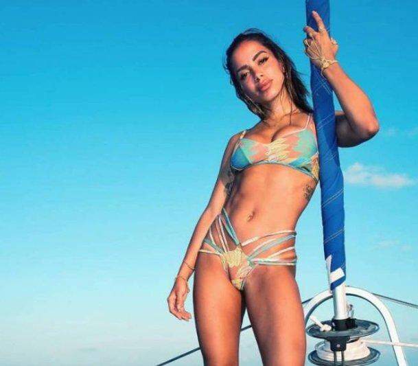 Anitta escorrega no veganismo e come costeleta durante viagem nas Maldivas