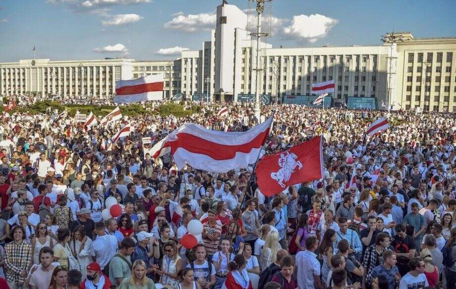 Novo protesto em Belarus reuniu 200 mil pessoas neste domingo