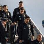 Liderada por Cavani e Suárez, seleção do Uruguai desembarca na Rússia