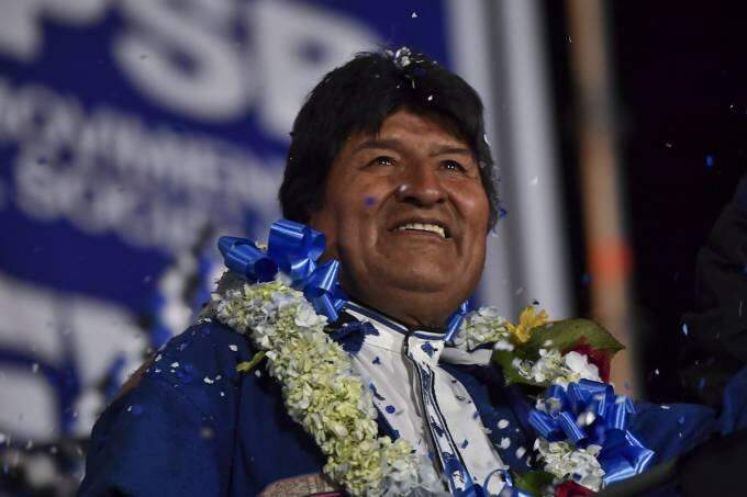 Bolívia vai às urnas hoje e pesquisas indicam disputa presidencial apertada