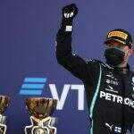 Bottas vence na Rússia e adia recorde sonhado por Hamilton