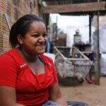 Com pais doentes, ela vende sacolé e sonha com festa de 15 anos em bairro de Campo Grande