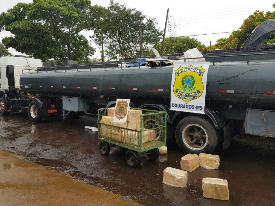 Motorista tentava chegar a Minas Gerais com caminhão-tanque cheio de maconha