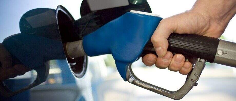 Petrobrás reduz 2,8% preço da gasolina nas refinarias