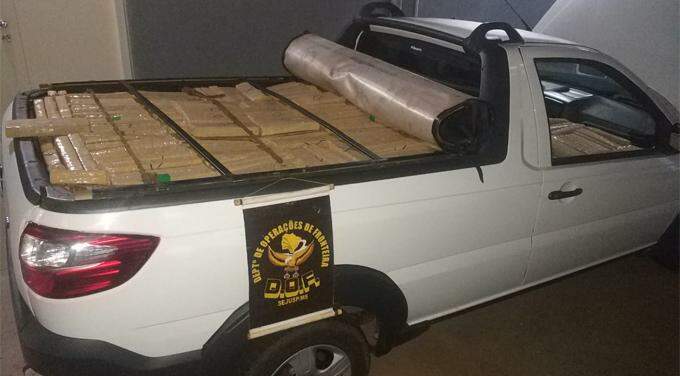 Mulher é presa com mais de 1 tonelada de maconha em carro furtado no Paraná