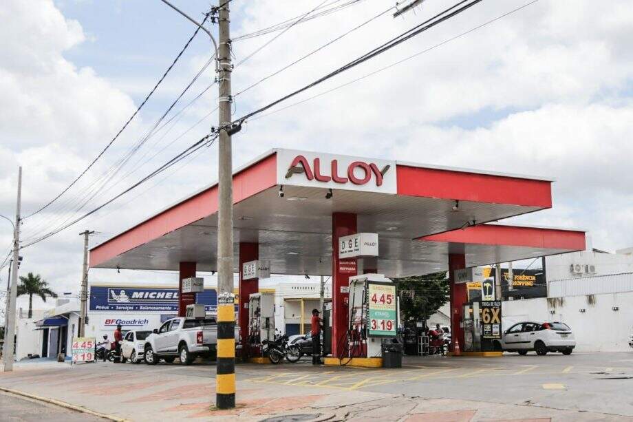 Com alta, gasolina é encontrada de R$ 4,45 até R$ 4,64 nos postos de Campo Grande