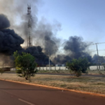 Incêndio de grandes proporções destrói veículos em Campo Grande