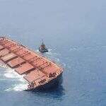 Barcos de contenção de óleo são enviados até navio que afunda em mar no MA
