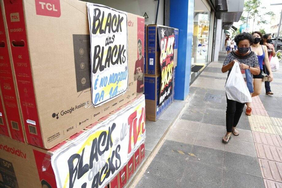 LISTA: Na véspera da Black Friday, lojas do Centro têm de celular a TV e até panelas com descontos