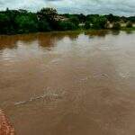 Nível do rio Aquidauana sobe e município monta abrigos para atender ribeirinhos