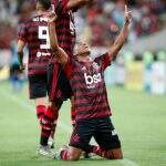 Flamengo sofre, mas supera Volta Redonda no fim e faz 3 a 2 com time de garotos