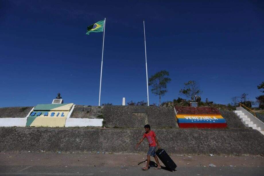 Chavismo reabre fronteira com Brasil e autoridades preveem pico migratório