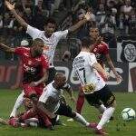 Corinthians e Athletico-PR empatam em jogo com quatro gols no primeiro tempo