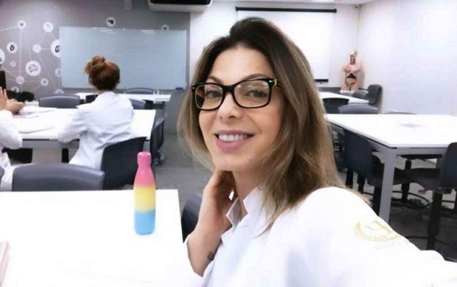 Ex-loira do Tchan, Sheila Mello começa a fazer curso de psicologia