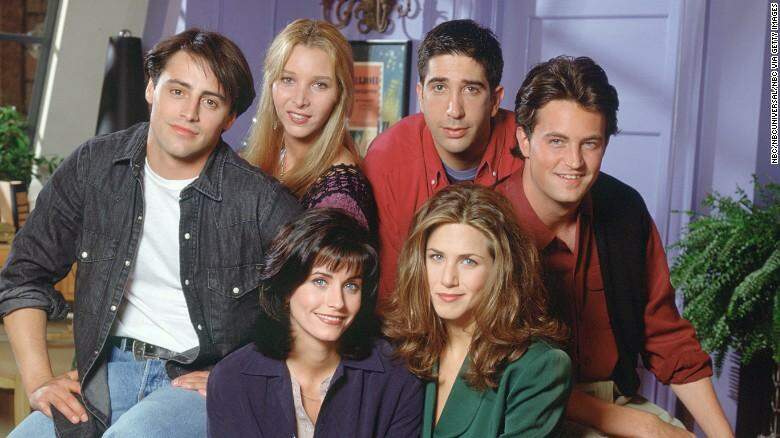 Lisa Kudrow diz elenco de ‘Friends’ já começou a filmar especial da série