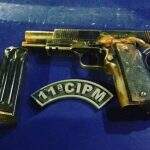 Pistola furtada de tenente da PM é apreendida na Favela do Mandela