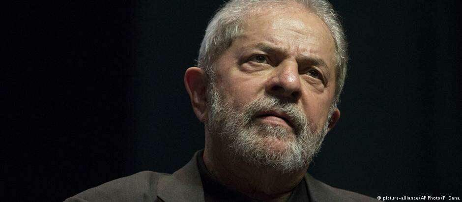 “Eu nem sairia de Curitiba”, diz Lula a advogado