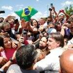 Com aglomeração e sem máscara, Bolsonaro inaugura trecho de rodovia na BA