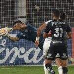 Com defesas de João Paulo, Santos bate Olimpia e está nas oitavas da Libertadores